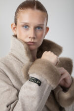 Alpaka Kumaşından Hakiki Vizon Kürklü Manto - Görsel 2